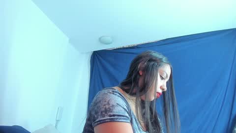 Snapshot of emiily15_ chatting on January 29, 5:56 pm Emi online show from January 29, 5:56 pm