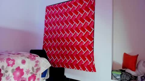 Snapshot of emiily15_ chatting on September 24, 9:18 pm Emi online show from September 24, 9:18 pm