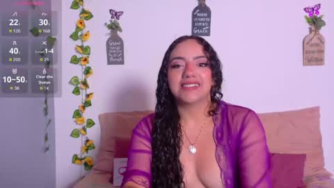 Snapshot of emiily_curly chatting on April 9, 10:42 am Emily online show from April 9, 10:42 am