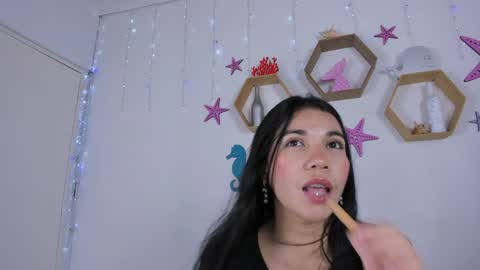 Snapshot of emiily_parkerr chatting on December 18, 3:04 am Emily online show from December 18, 3:04 am