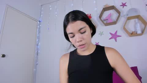 Snapshot of emiily_parkerr chatting on December 24, 3:05 am Emily online show from December 24, 3:05 am