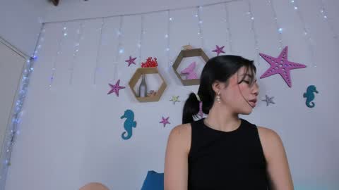 Snapshot of emiily_parkerr chatting on January 21, 2:54 am Emily online show from January 21, 2:54 am