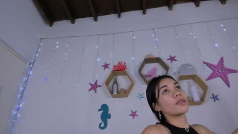 Snapshot of emiily_parkerr chatting on February 8, 3:19 am Emily online show from February 8, 3:19 am