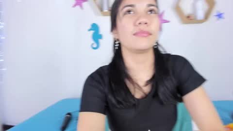 Snapshot of emiily_parkerr chatting on February 11, 9:09 am Emily online show from February 11, 9:09 am
