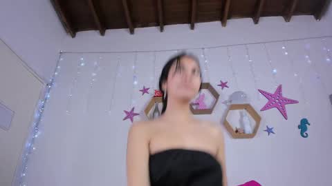 Snapshot of emiily_parkerr chatting on February 13, 9:20 am Emily online show from February 13, 9:20 am