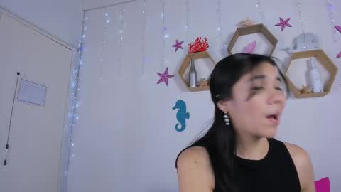 Snapshot of emiily_parkerr chatting on February 18, 3:10 am Emily online show from February 18, 3:10 am