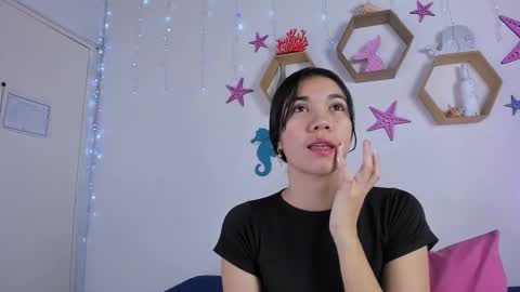Snapshot of emiily_parkerr chatting on February 20, 2:40 am Emily online show from February 20, 2:40 am