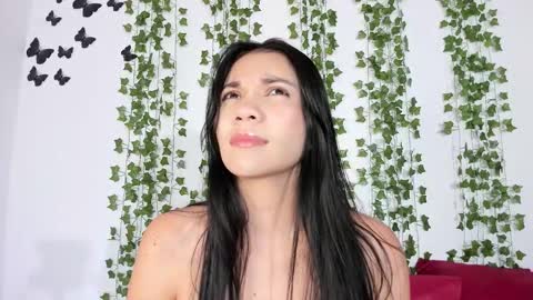 Snapshot of emiily_parkerr chatting on February 12, 3:01 am Emily online show from February 12, 3:01 am