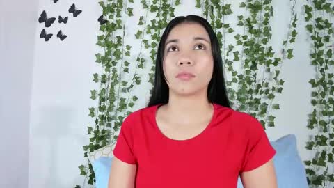 Snapshot of emiily_parkerr chatting on February 19, 3:02 am Emily online show from February 19, 3:02 am