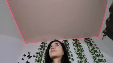 Snapshot of emiily_parkerr chatting on February 20, 6:26 am Emily online show from February 20, 6:26 am