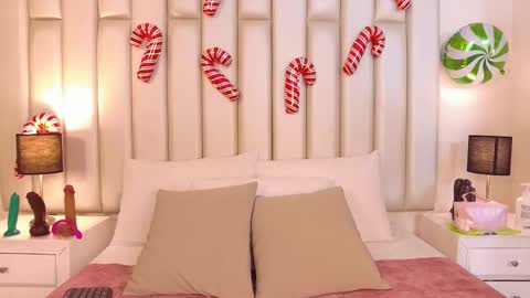 EMILY ROBERTS online show from December 17, 3:01 am