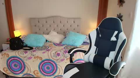 emiily_skinny online show from June 23, 8:29 pm