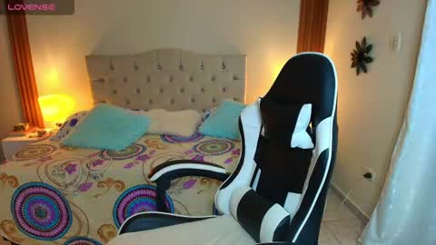 emiily_skinny online show from July 3, 11:44 pm
