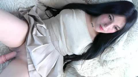 Snapshot of emiily_sweet_ chatting on January 4, 5:16 pm online show from January 4, 5:16 pm