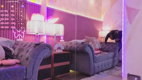 Emily online show from December 18, 12:51 pm