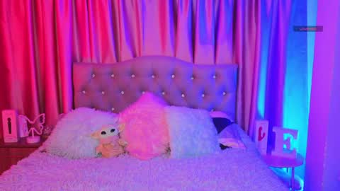 Snapshot of emiiscoot_1 chatting on April 8, 11:59 pm Emily online show from April 8, 11:59 pm