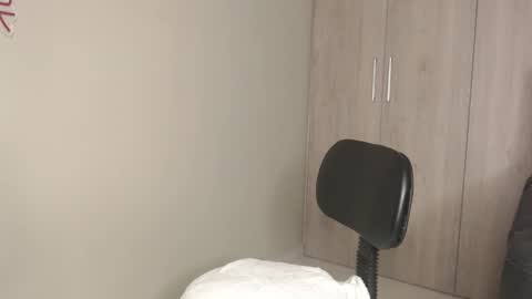 emile_239 online show from October 2, 2:18 am