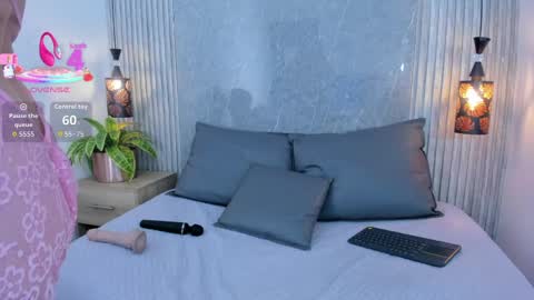 Snapshot of emili__hot chatting on April 6, 10:44 pm Emily online show from April 6, 10:44 pm