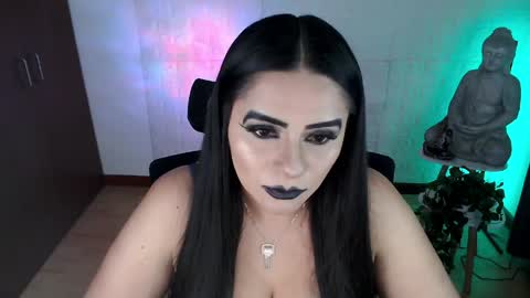 Snapshot of emili_evans_ chatting on April 21, 2:51 am POWERFULL GODDESS EMILI online show from April 21, 2:51 am