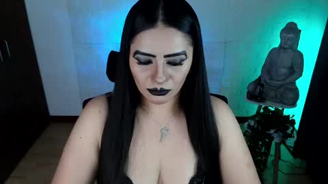 Snapshot of emili_evans_ chatting on April 22, 1:19 am POWERFULL GODDESS EMILI online show from April 22, 1:19 am