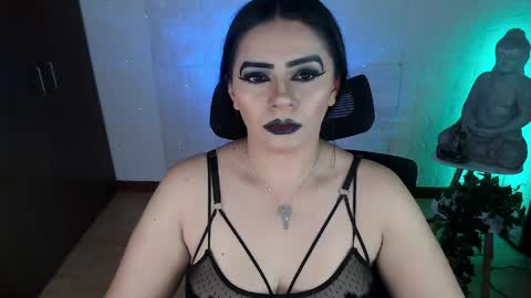 Snapshot of emili_evans_ chatting on April 30, 10:47 pm POWERFULL GODDESS EMILI online show from April 30, 10:47 pm