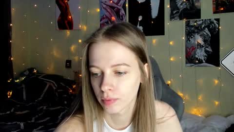 Snapshot of emili_sweet__ chatting on February 12, 3:16 pm emili_sweet__ online show from February 12, 3:16 pm