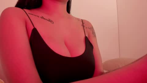 Emilia Big Boobs online show from December 6, 11:25 pm