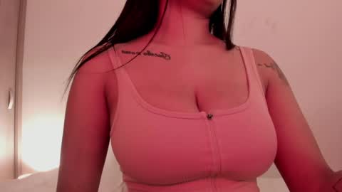 Emilia Big Boobs online show from December 11, 5:59 pm