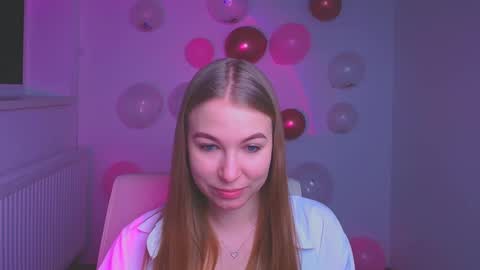 Snapshot of emilia_ilia chatting on February 14, 6:12 am Emilia online show from February 14, 6:12 am