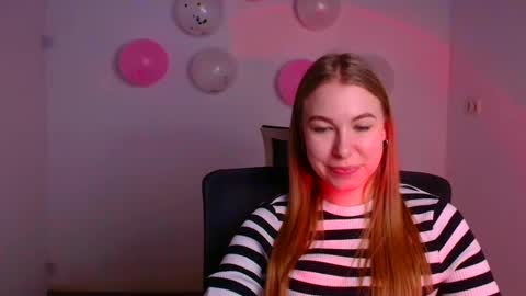 Snapshot of emilia_ilia chatting on February 18, 9:32 am Emilia online show from February 18, 9:32 am