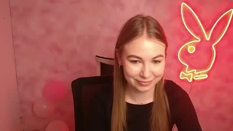 Snapshot of emilia_ilia chatting on March 5, 9:27 am Emilia online show from March 5, 9:27 am