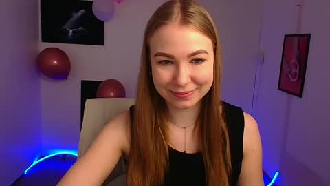 Snapshot of emilia_ilia chatting on March 8, 6:10 am Emilia online show from March 8, 6:10 am