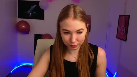Snapshot of emilia_ilia chatting on March 8, 9:17 am Emilia online show from March 8, 9:17 am