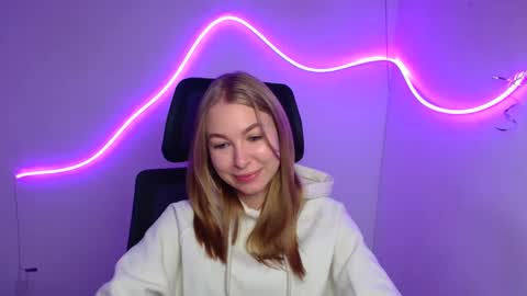 Snapshot of emilia_ilia chatting on September 26, 5:33 am Emilia online show from September 26, 5:33 am