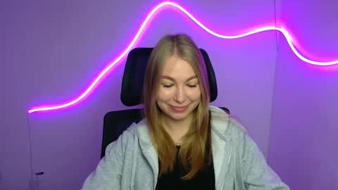 Snapshot of emilia_ilia chatting on September 27, 5:23 am Emilia online show from September 27, 5:23 am