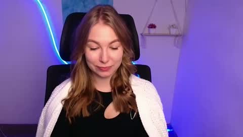 Snapshot of emilia_ilia chatting on October 22, 5:52 am Emilia online show from October 22, 5:52 am