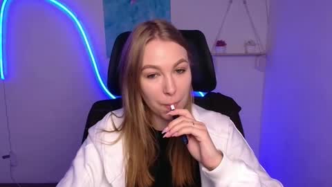 Emilia online show from November 12, 6:36 am