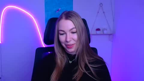 Snapshot of emilia_ilia chatting on December 23, 6:33 am Emilia online show from December 23, 6:33 am