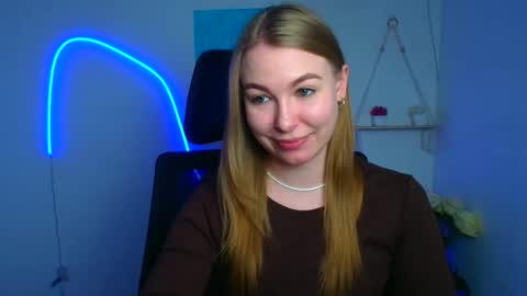 Snapshot of emilia_ilia chatting on February 15, 7:51 am Emilia online show from February 15, 7:51 am