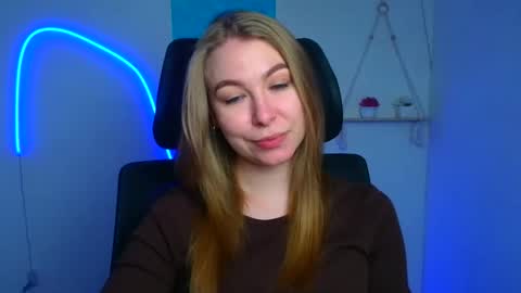 Snapshot of emilia_ilia chatting on February 17, 12:34 pm Emilia online show from February 17, 12:34 pm