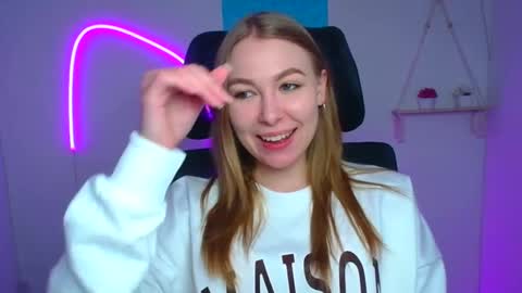 Snapshot of emilia_ilia chatting on February 21, 6:36 am Emilia online show from February 21, 6:36 am