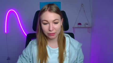 Snapshot of emilia_ilia chatting on February 23, 12:24 pm Emilia online show from February 23, 12:24 pm