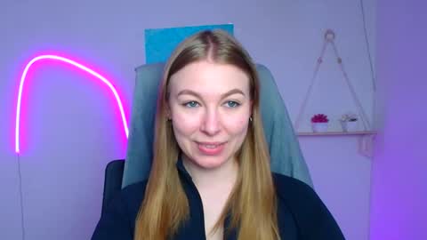 Snapshot of emilia_ilia chatting on March 2, 12:23 pm Emilia online show from March 2, 12:23 pm