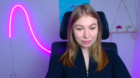 Snapshot of emilia_ilia chatting on March 7, 12:24 pm Emilia online show from March 7, 12:24 pm