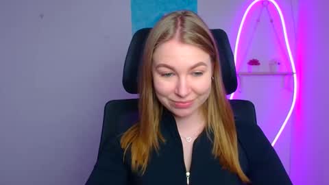 Snapshot of emilia_ilia chatting on March 24, 12:21 pm Emilia online show from March 24, 12:21 pm