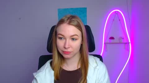 Snapshot of emilia_ilia chatting on March 27, 6:30 am Emilia online show from March 27, 6:30 am