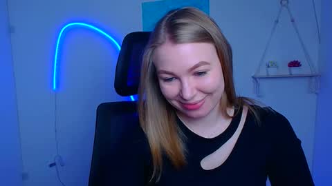 Snapshot of emilia_ilia chatting on April 23, 6:03 am Emilia online show from April 23, 6:03 am