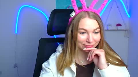 Snapshot of emilia_ilia chatting on April 27, 5:38 am Emilia online show from April 27, 5:38 am