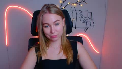 Emilia online show from July 19, 5:22 am