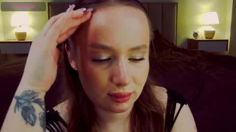 emilia noah online show from October 3, 3:58 am
